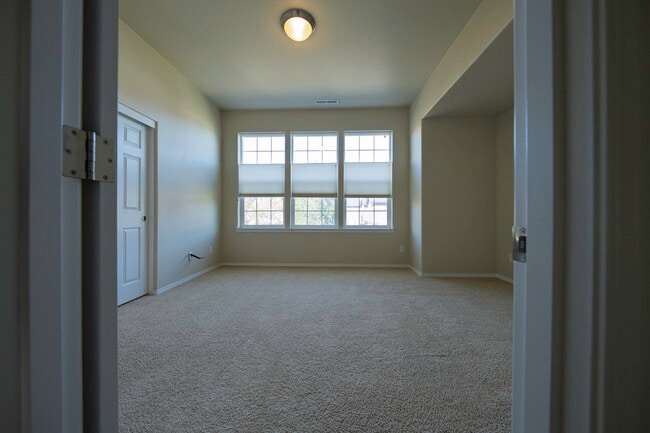 Master bedroom - 4828 SE Teakwood St
