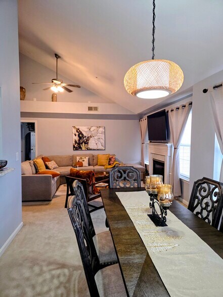 Living room - 5908 Founders Hill Dr