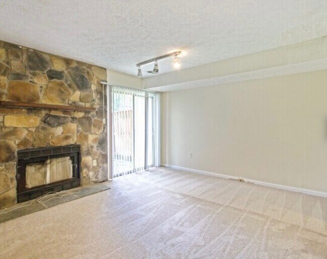 Building Photo - 10679 Campus Way S