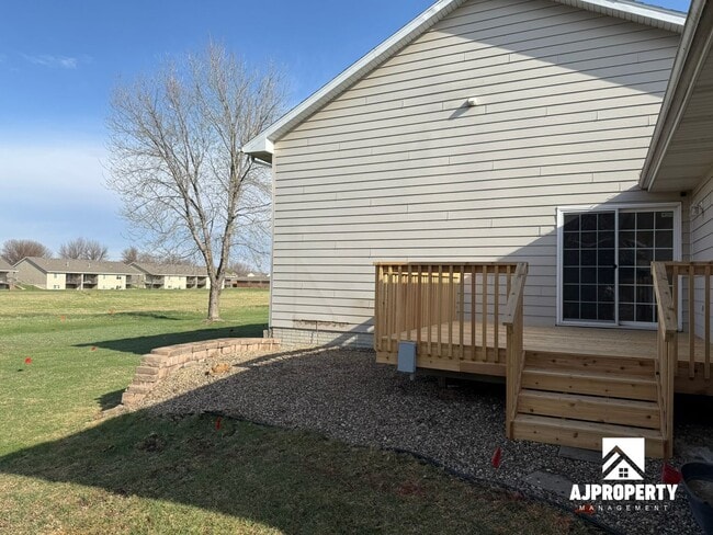 Building Photo - 911 S Colleen Ln