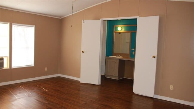 Building Photo - 122 Blue Flame Rd
