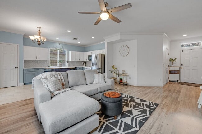 Building Photo - Cozy 3-Bed Sanctuary with 2 Full Baths in Sacramento’s Serene Prairie Dunes