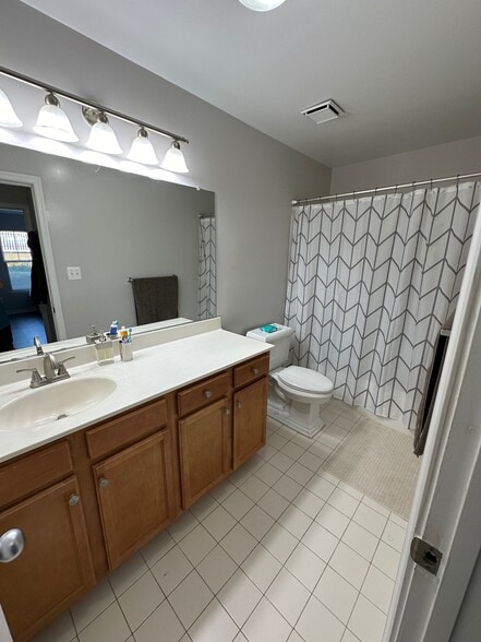 Building Photo - 11701 Olde English Dr