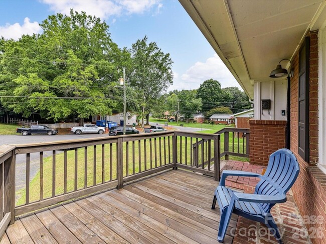 Building Photo - 7109 Rockcliff Ct