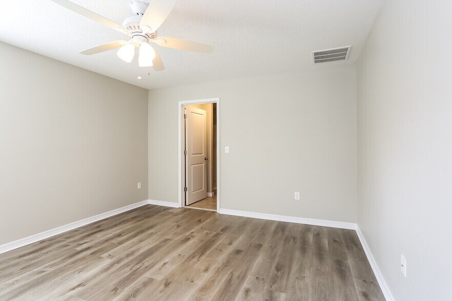 Building Photo - 137 Cascade Bend Dr