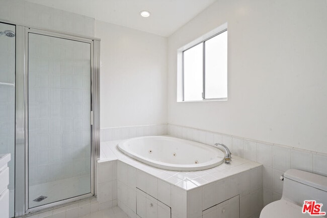 Building Photo - 1325 Arizona Ave