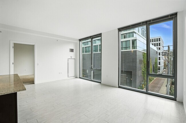 Building Photo - 155 Forest Ave