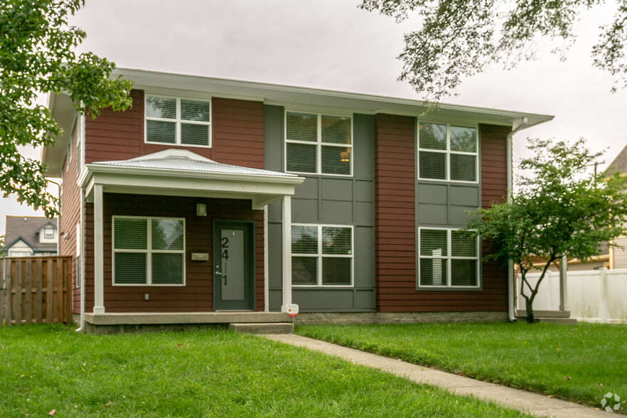 Primary Photo - Townhomes at Fall Creek Place