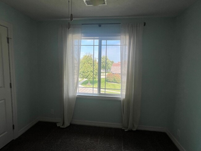 Building Photo - Home For Rent Papillion