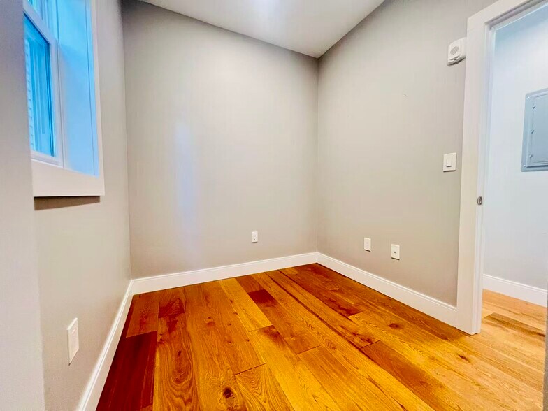 Building Photo - 19 Plymouth St