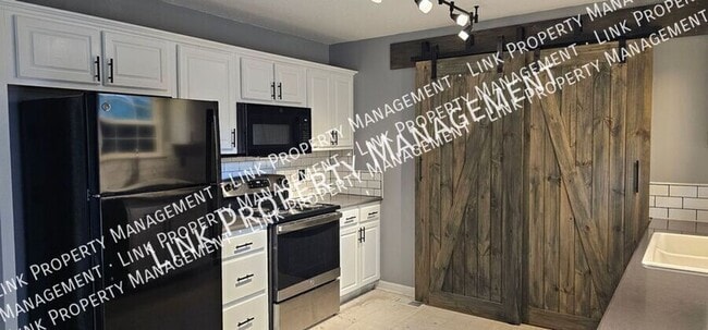 Building Photo - 140 S Elmwood St