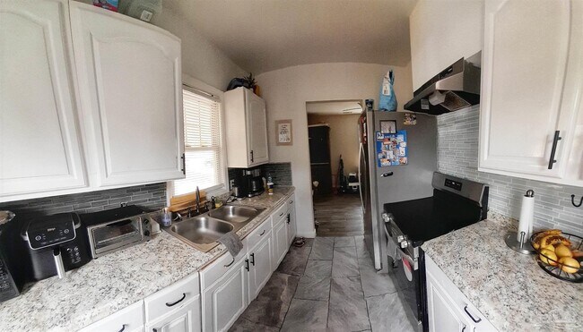 Building Photo - 1018 N F St