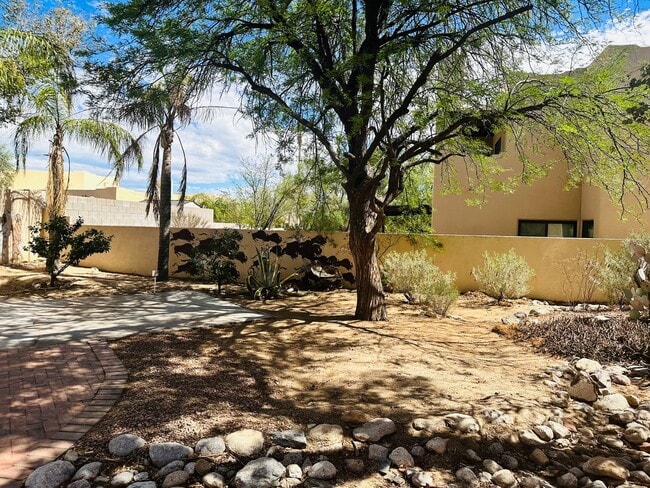 Building Photo - Beautiful Santa Fe Home on Large Corner Lot!