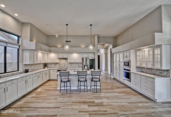 Building Photo - 13059 E Poinsettia Dr