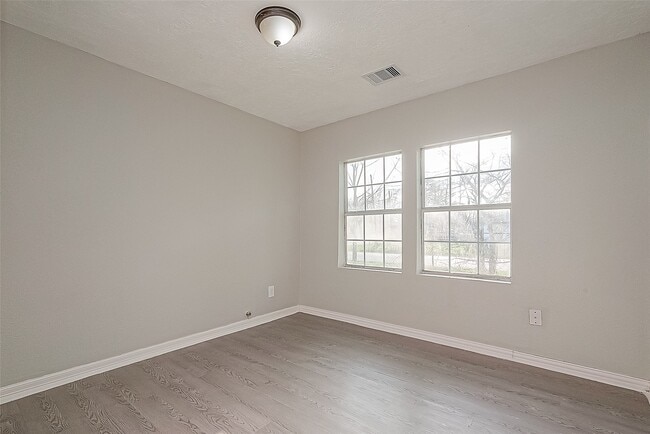 Building Photo - 8304 Darien St