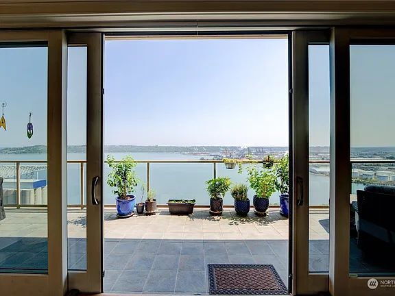 Building Photo - "Spacious 2-Bed, 3-Bath Sanctuary in Tacoma's Heart – 3,243 Sq Ft of Luxury Living!"