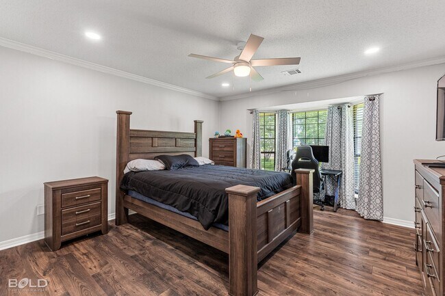 Building Photo - 4 Bedroom 3.5 bath in Greenacres
