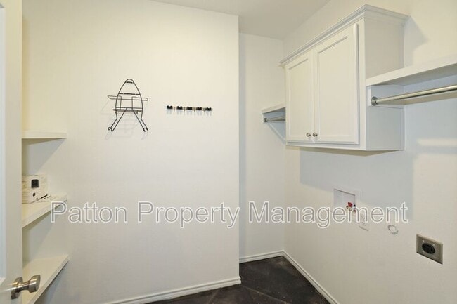 Building Photo - 5000 Ratliff St