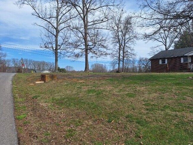 Building Photo - 1084 Nease Dr