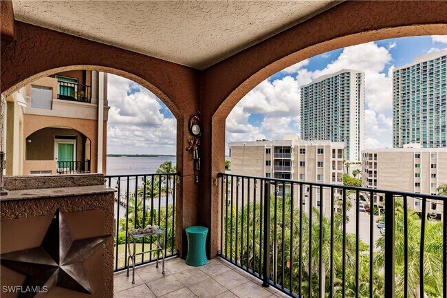 Building Photo - 2825 Palm Beach Blvd