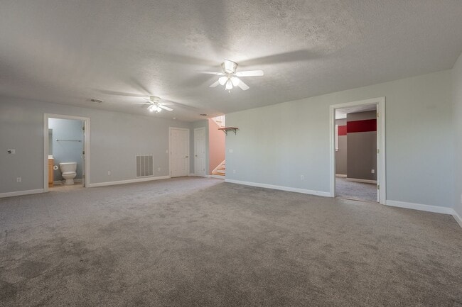 Building Photo - 1701 Stratford View Dr