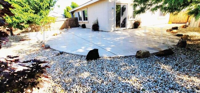Building Photo - Beautiful 3 bedroom 2 bath plus 2 car garage in Damonte Ranch with New Carpet & Paint