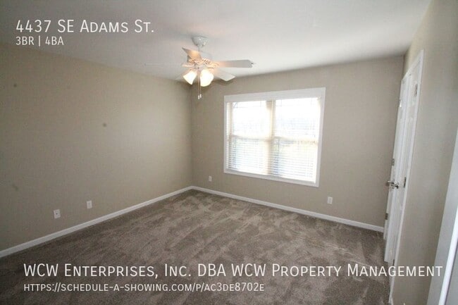 Building Photo - 4437 SE Adams St