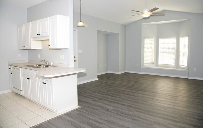 Building Photo - 1501 Partin Dr N
