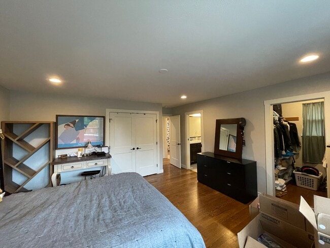 Building Photo - Spacious Corner-Lot Home 4 bed 3 bath – Gr...