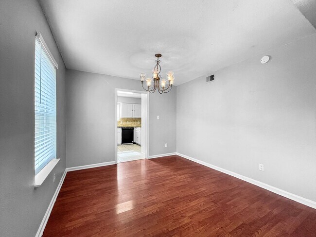 Building Photo - Updated 3-Bed Woodlake Home with Study & Covered Patio