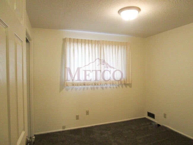 Building Photo - 21401