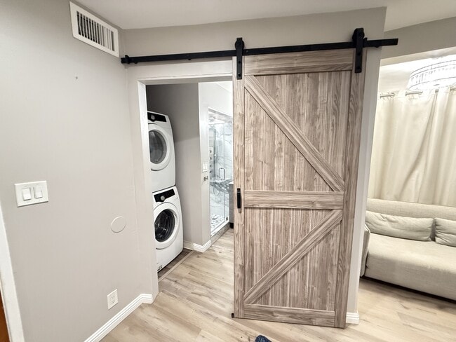 Building Photo - 1174 E Ocean Blvd