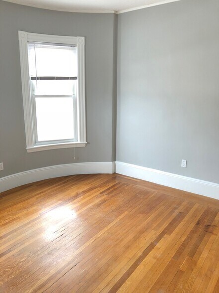 Building Photo - 122 Calumet St