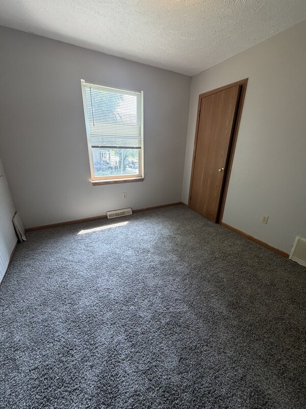 Building Photo - 9417 Marah Ave