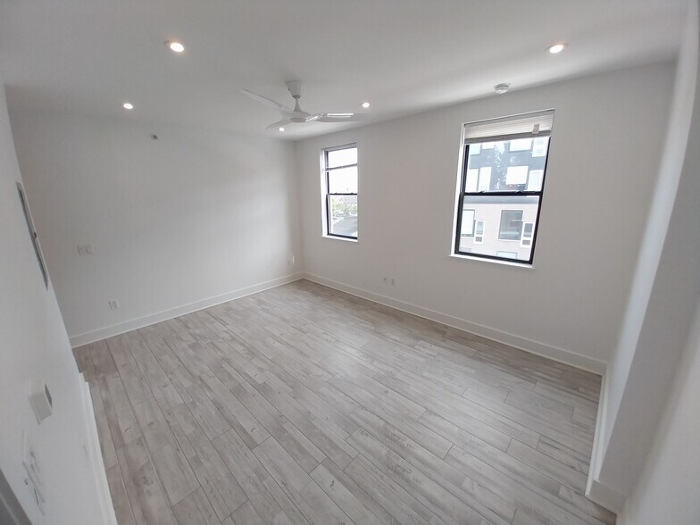 Building Photo - 1169 Hope St