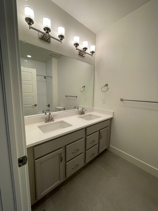 Building Photo - 3bed/3.5bath Townhouse in Downtown Superior - Available August!