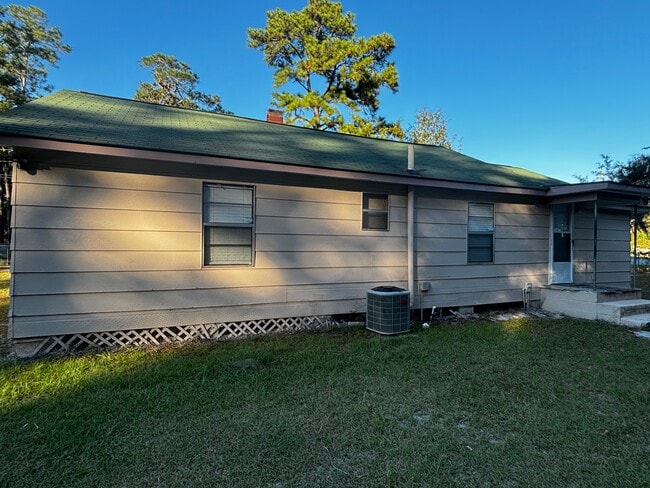 Building Photo - 500 Azalea St