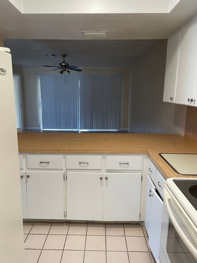 Building Photo - Charming 2-Bedroom, 2-Bathroom Duplex for Rent!