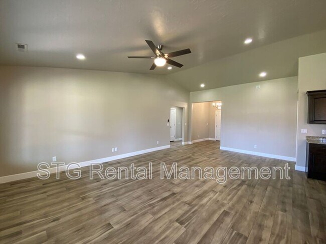 Building Photo - 758 N 300 W