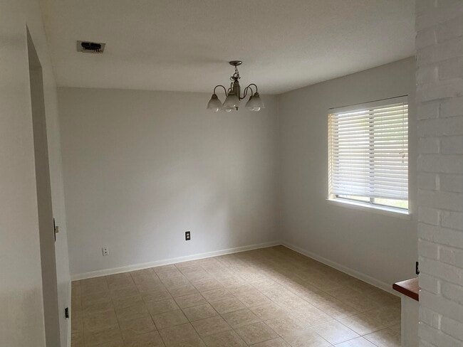 Building Photo - 763 St Vincent Cove