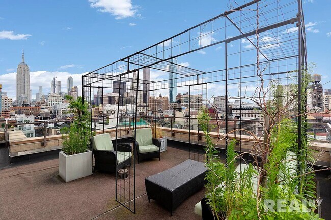 Building Photo - 30 West 18th Street