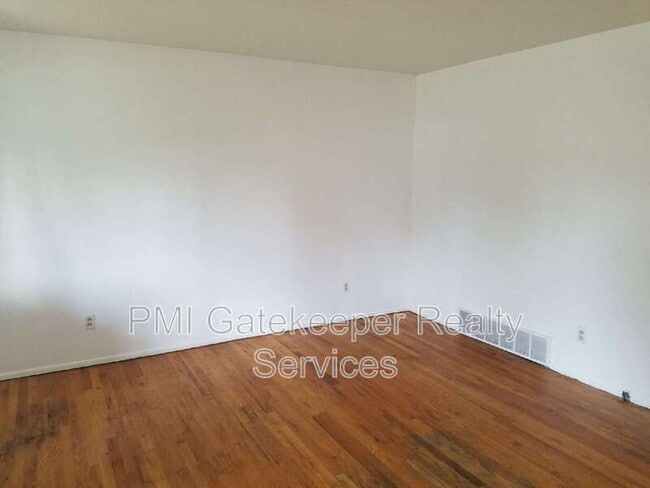 Building Photo - 9128 Orangewood Dr