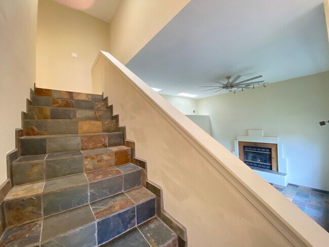 Building Photo - Spacious Home in Vista Primera