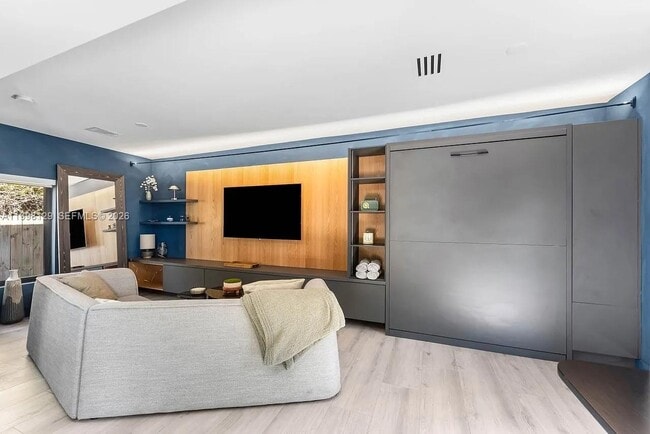 Building Photo - 445 NE 76th St