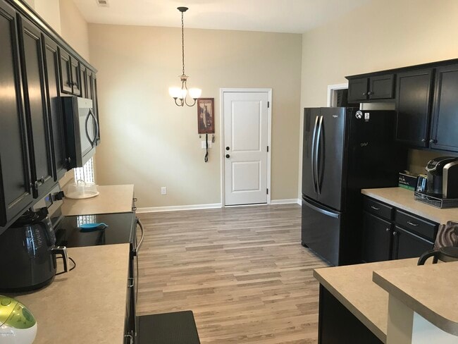 Building Photo - 532 Arbor Dr