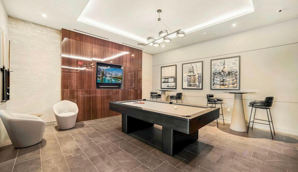 Building Photo - 1211 Van St SE