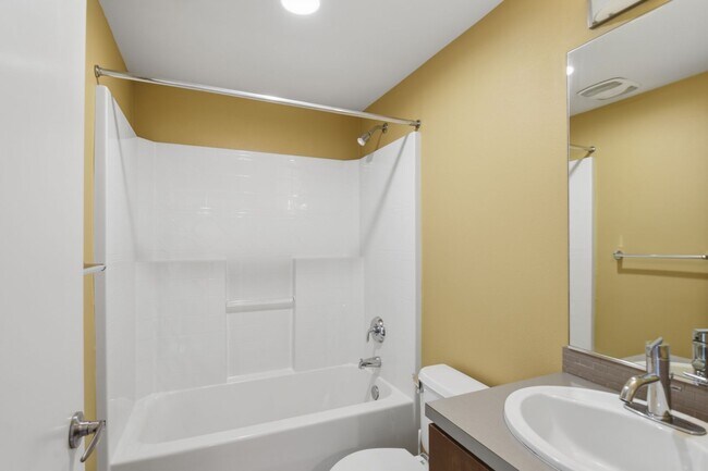 Building Photo - 15235 NE 81st Way