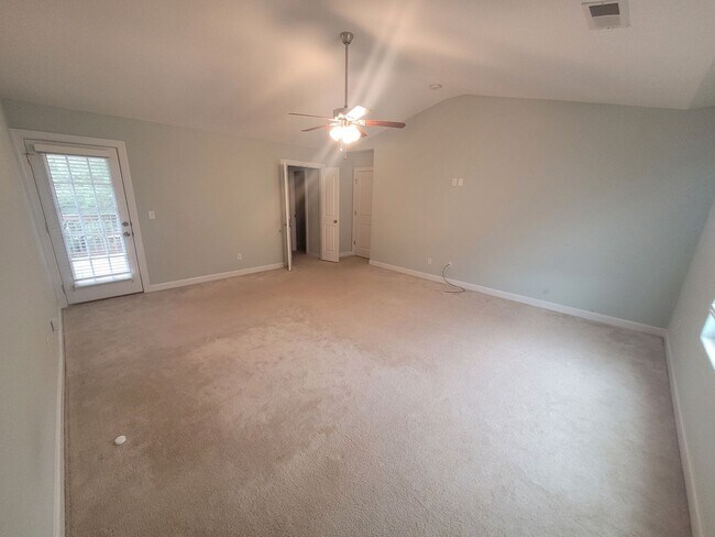 Building Photo - Stunning 4 Bedroom, 2.5 Bath Home Just 3 Blocks to Chesapeake Bay
