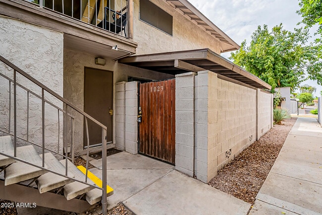 Primary Photo - 1023 N 84th Pl