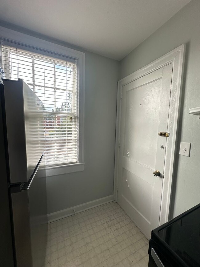 Building Photo - 2940 Oleander Dr